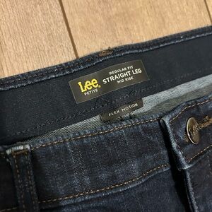 Lee Women's Midrise Regular Fit Straight Jeans, Size 18 Petite Flex Motion
